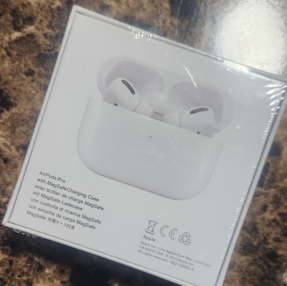 AirPods Pro - Picture 1 of 2
